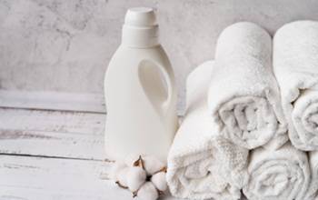 Mejora el color y la luminosidad de tejidos y ropa blanca con blanqueador óptico CBS-X